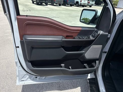 Used 2021 Ford F150 Lariat RWD image 12