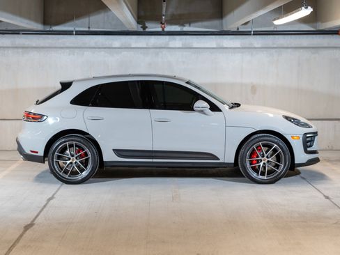 Certified 2022 Porsche Macan S AWD/4WD image 8