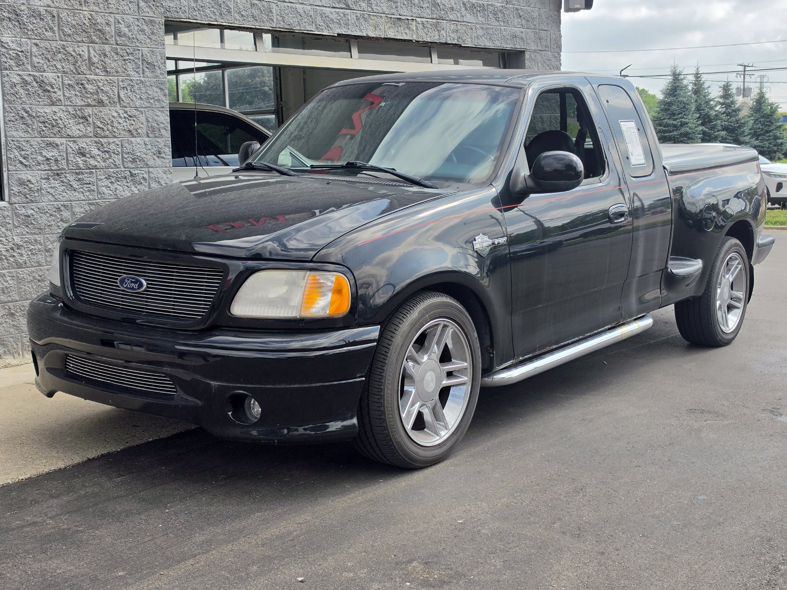 Used 2000 Ford F150 Harley-Davidson RWD image 1
