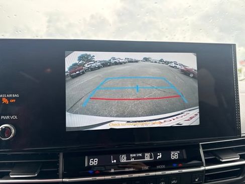 Used 2025 Toyota Sienna XLE FWD image 31