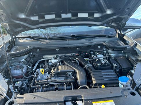 Used 2025 Volkswagen Taos SE image 32