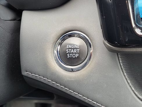 Used 2022 Toyota Highlander XLE FWD image 25