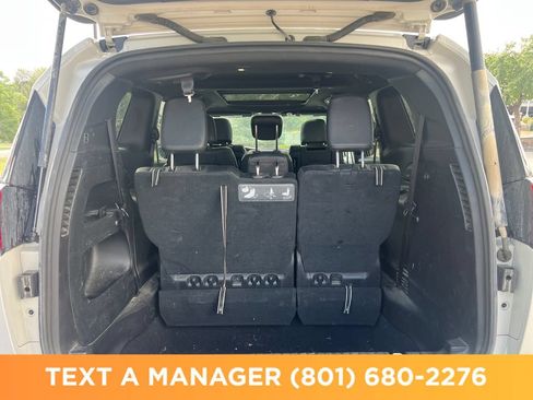 Used 2019 Chrysler Pacifica Touring-L FWD image 27