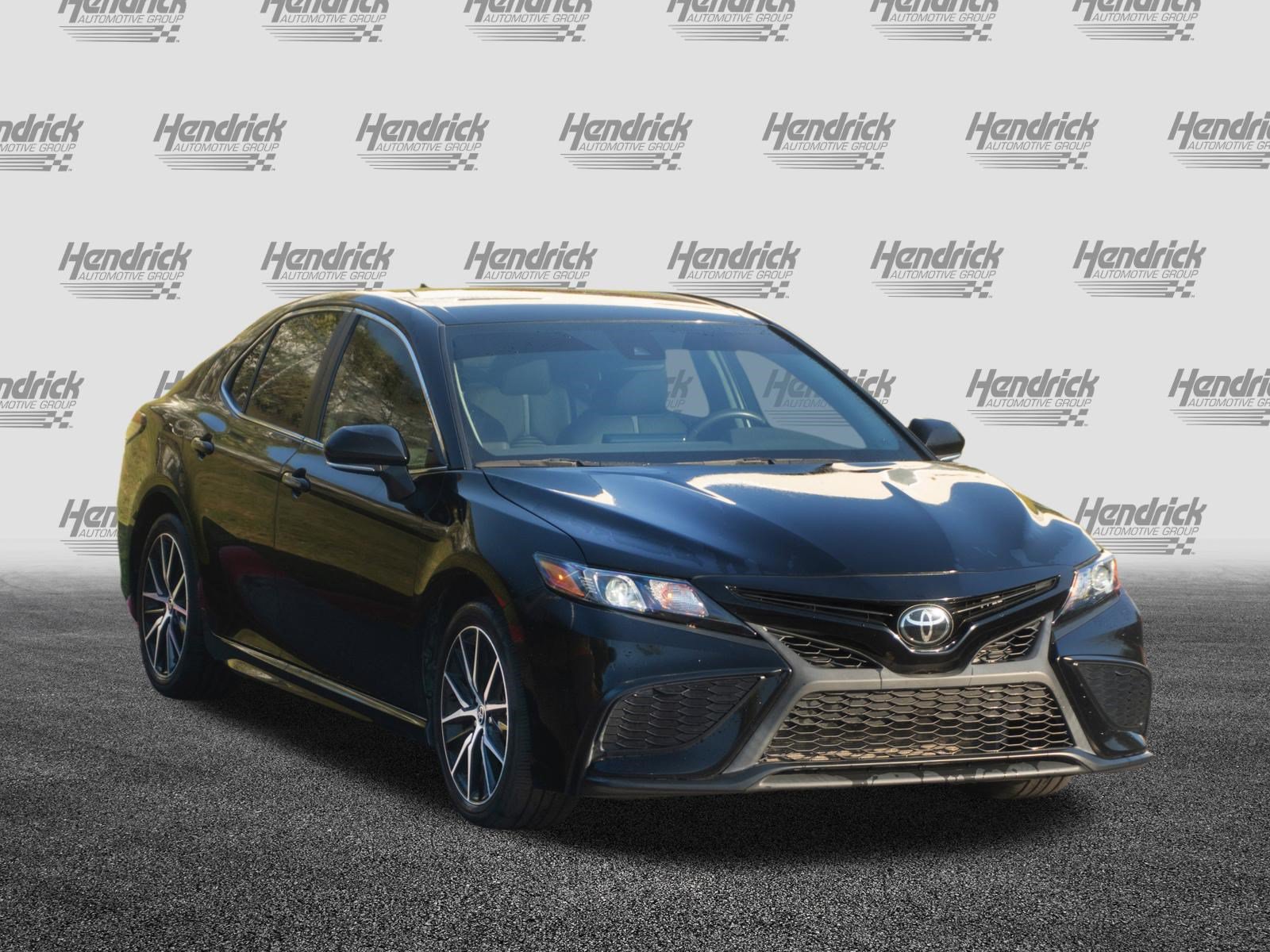 Used 2024 Toyota Camry SE FWD image 2