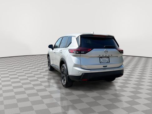 Certified 2025 Nissan Rogue SV FWD image 9