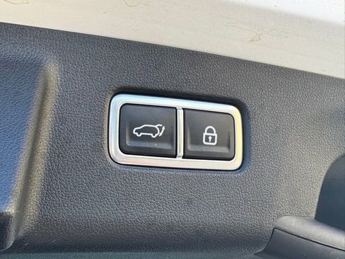 Used 2023 Kia Sorento SX image 12