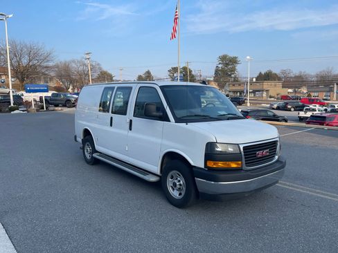 Used 2024 GMC Savana 2500 w/ Driver Convenience Package image 8
