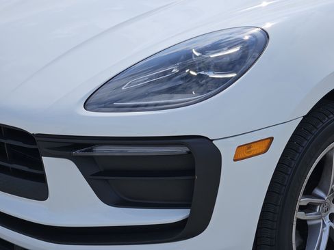 Certified 2026 Porsche Macan AWD/4WD image 12