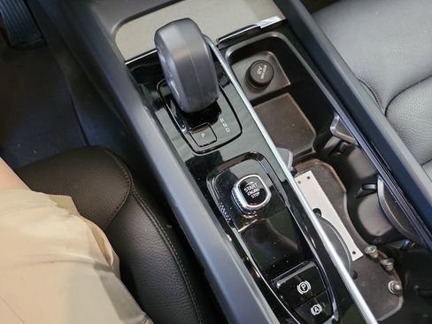 Used 2025 Volvo XC60 B5 Plus image 60