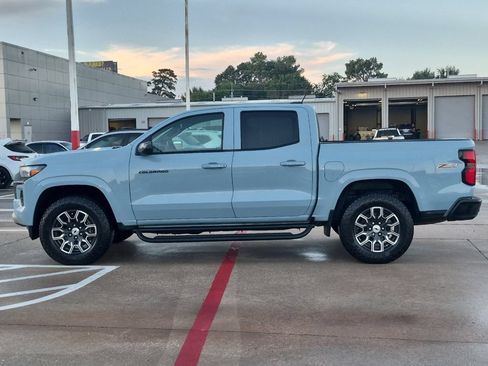 Used 2025 Chevrolet Colorado Z71 w/ Technology Package AWD/4WD image 3