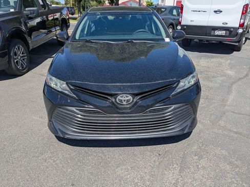 Used 2019 Toyota Camry LE FWD image 11