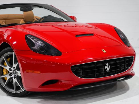 Used 2009 Ferrari California RWD image 23