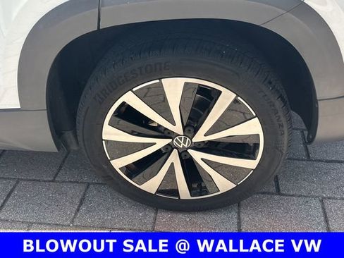 Certified 2023 Volkswagen Taos SE FWD image 11