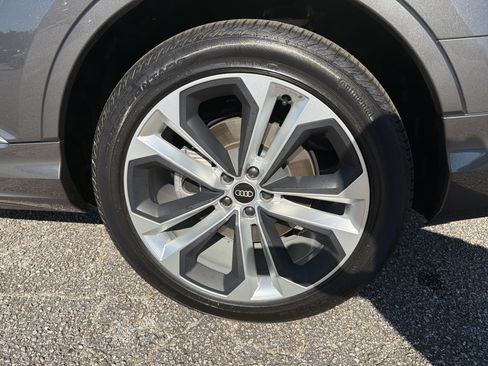Used 2021 Audi Q7 3.0T Prestige image 31