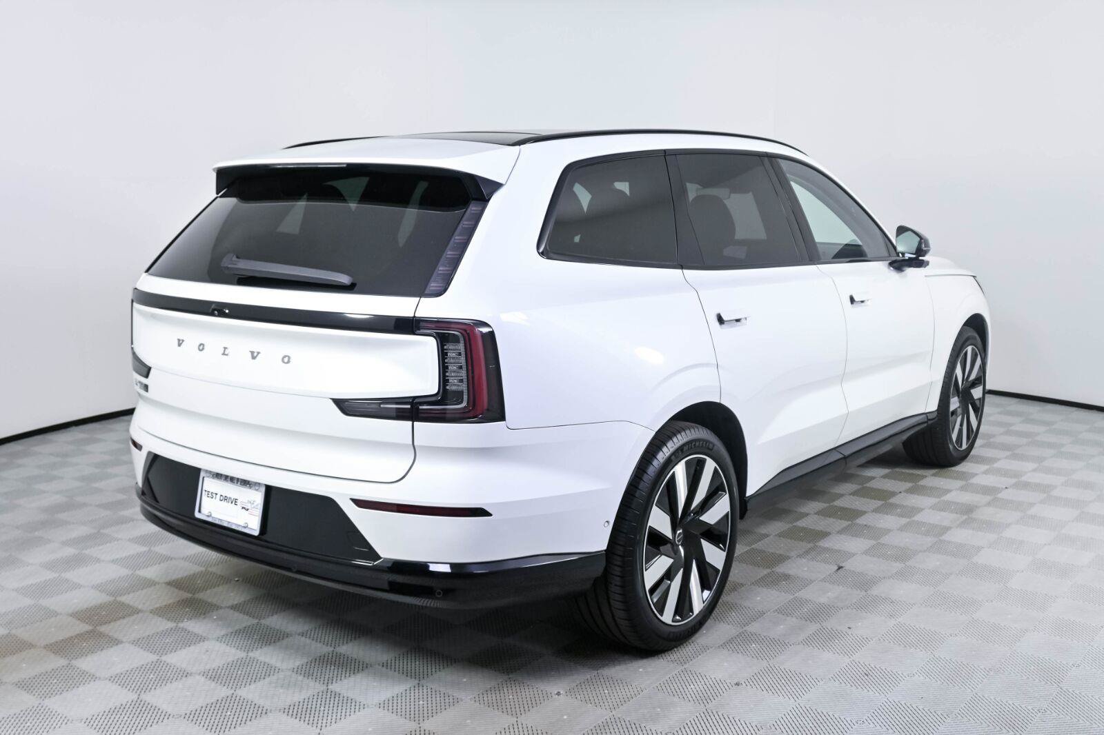Certified 2025 Volvo EX90 Plus AWD/4WD image 27