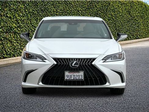 Used 2025 Lexus ES 300h w/ Premium Package FWD image 9