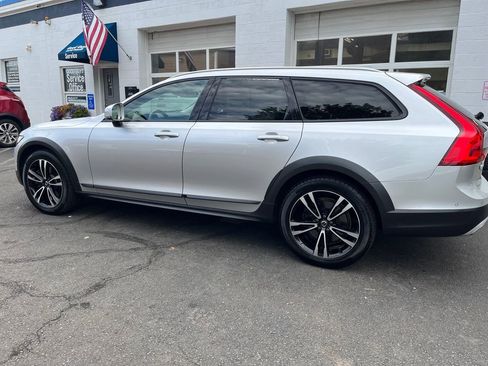 Used 2018 Volvo V90 T5 Cross Country w/ Convenience Package image 3