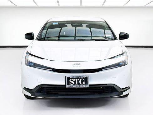 Used 2024 Toyota Prius LE FWD image 2