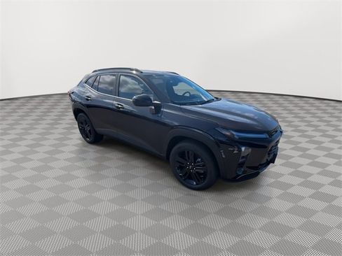 New 2025 Chevrolet Trax ACTIV w/ Driver Confidence Package image 2