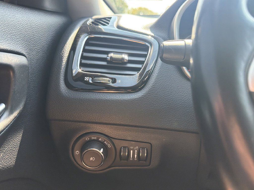 Used 2021 Jeep Compass Limited FWD image 17