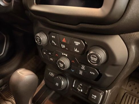 Used 2021 Jeep Renegade Latitude w/ Convenience Group image 15