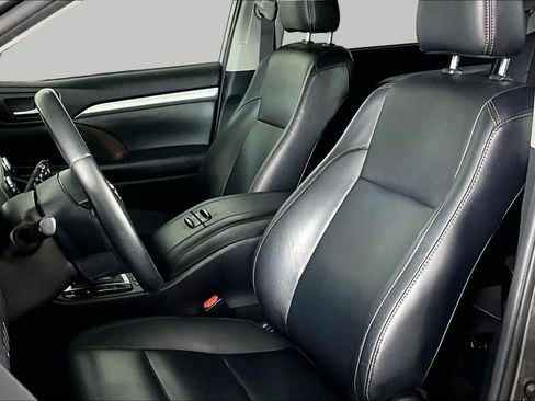 Used 2019 Toyota Highlander XLE AWD/4WD image 8