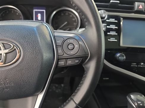 Used 2018 Toyota Camry SE w/ Moonroof Package FWD image 18