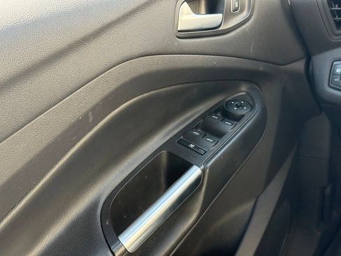 Used 2018 Ford Escape SE w/ SE Sport Appearance Package AWD/4WD image 9