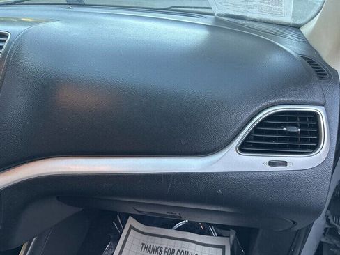 Used 2020 Dodge Journey SE image 19