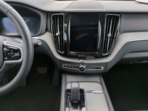 Used 2025 Volvo XC60 B5 Plus image 30