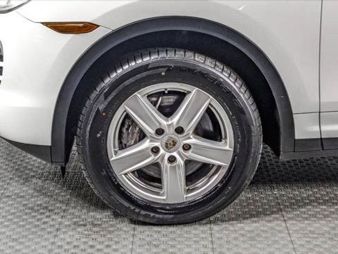 Used 2014 Porsche Cayenne Platinum Edition AWD/4WD image 32