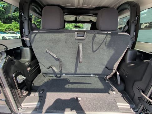 Used 2022 Jeep Wrangler Sport AWD/4WD image 12