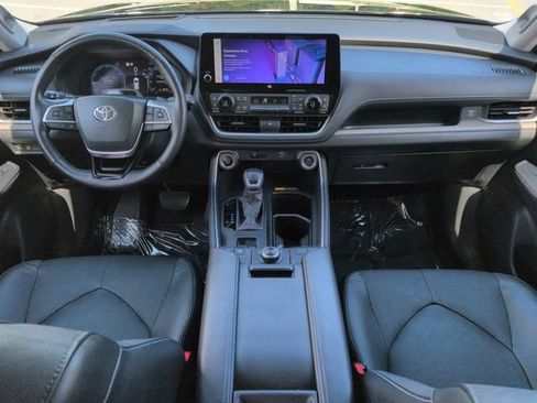 Certified 2024 Toyota Grand Highlander AWD image 15