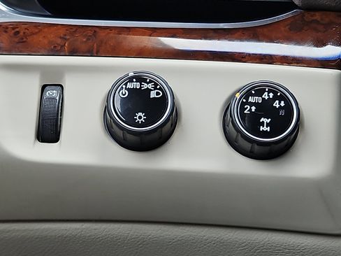 Used 2016 Cadillac Escalade Luxury image 25