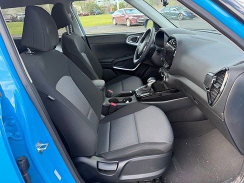 Used 2023 Kia Soul S image 7