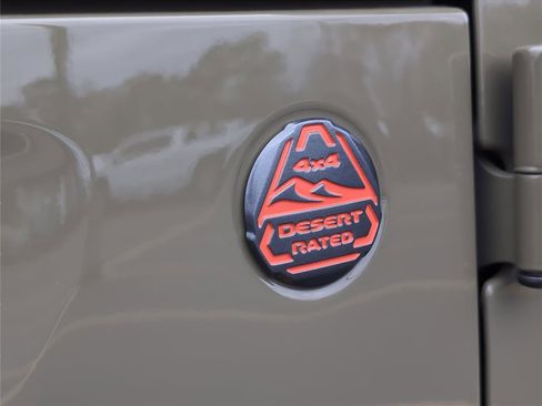 Used 2025 Jeep Gladiator Mojave image 36