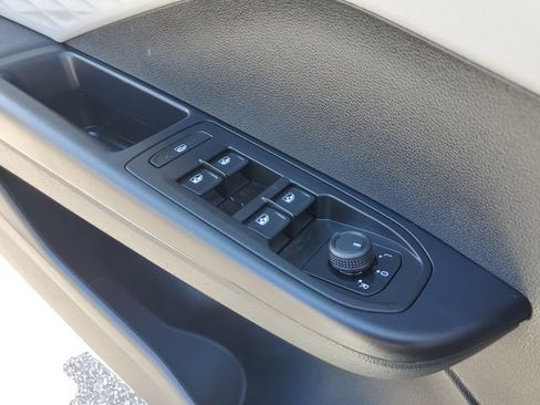 Certified 2023 Volkswagen Taos S FWD image 30