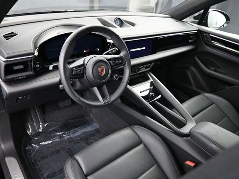 Used 2024 Porsche Macan 4 Electric image 4