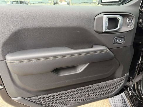 Used 2021 Jeep Wrangler Unlimited Sahara image 17