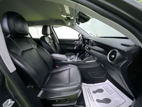 Used 2018 Alfa Romeo Stelvio AWD image 28