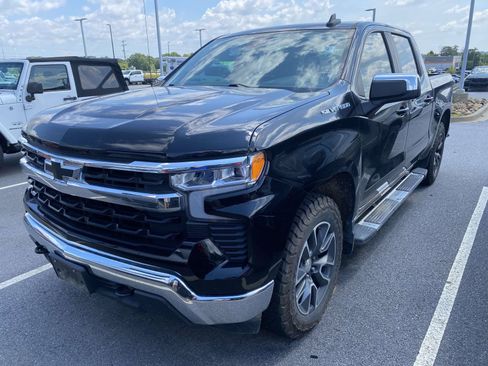 Used 2023 Chevrolet Silverado 1500 LT w/ Protection Package AWD/4WD image 3