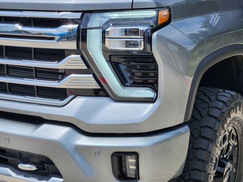 Used 2025 Chevrolet Silverado 2500 High Country w/ High Country Premium Package AWD/4WD image 17