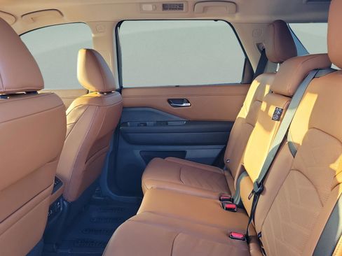New 2025 Nissan Pathfinder Platinum image 13