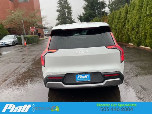 Used 2025 Kia EV9 Light Long Range image 9