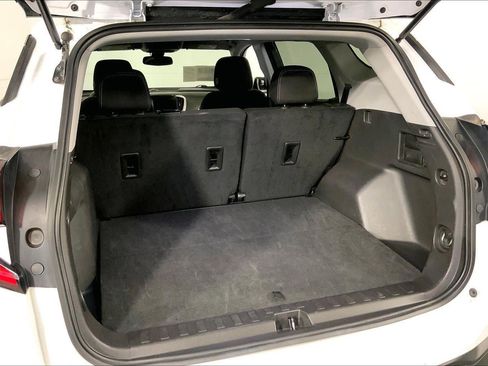 Used 2024 GMC Terrain SLE FWD image 4
