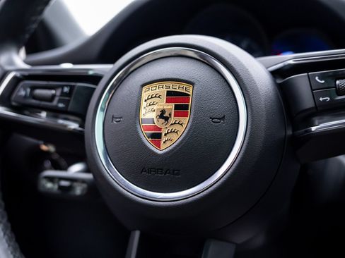 Certified 2023 Porsche Macan AWD/4WD image 29