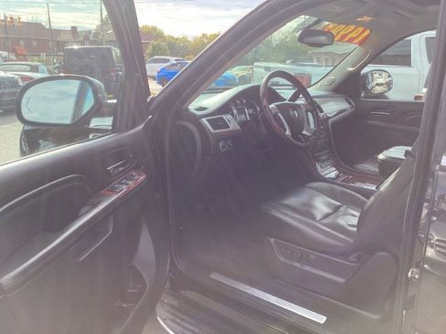 Used 2011 Cadillac Escalade AWD w/ Touring Package image 5