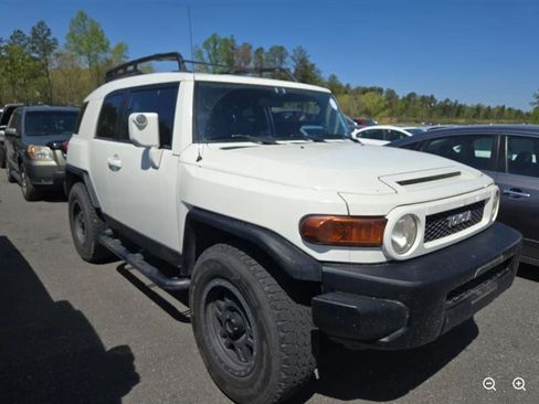Used 2008 Toyota FJ Cruiser 2WD image 1