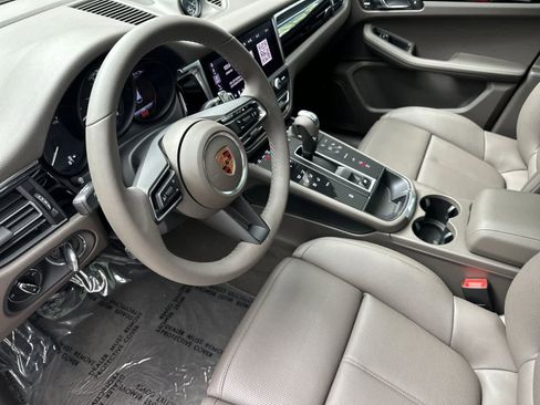 New 2026 Porsche Macan image 4