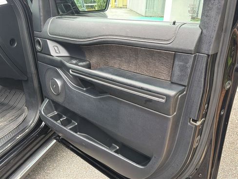 Used 2019 Ford Expedition Limited w/ Special Edition Package AWD/4WD image 16